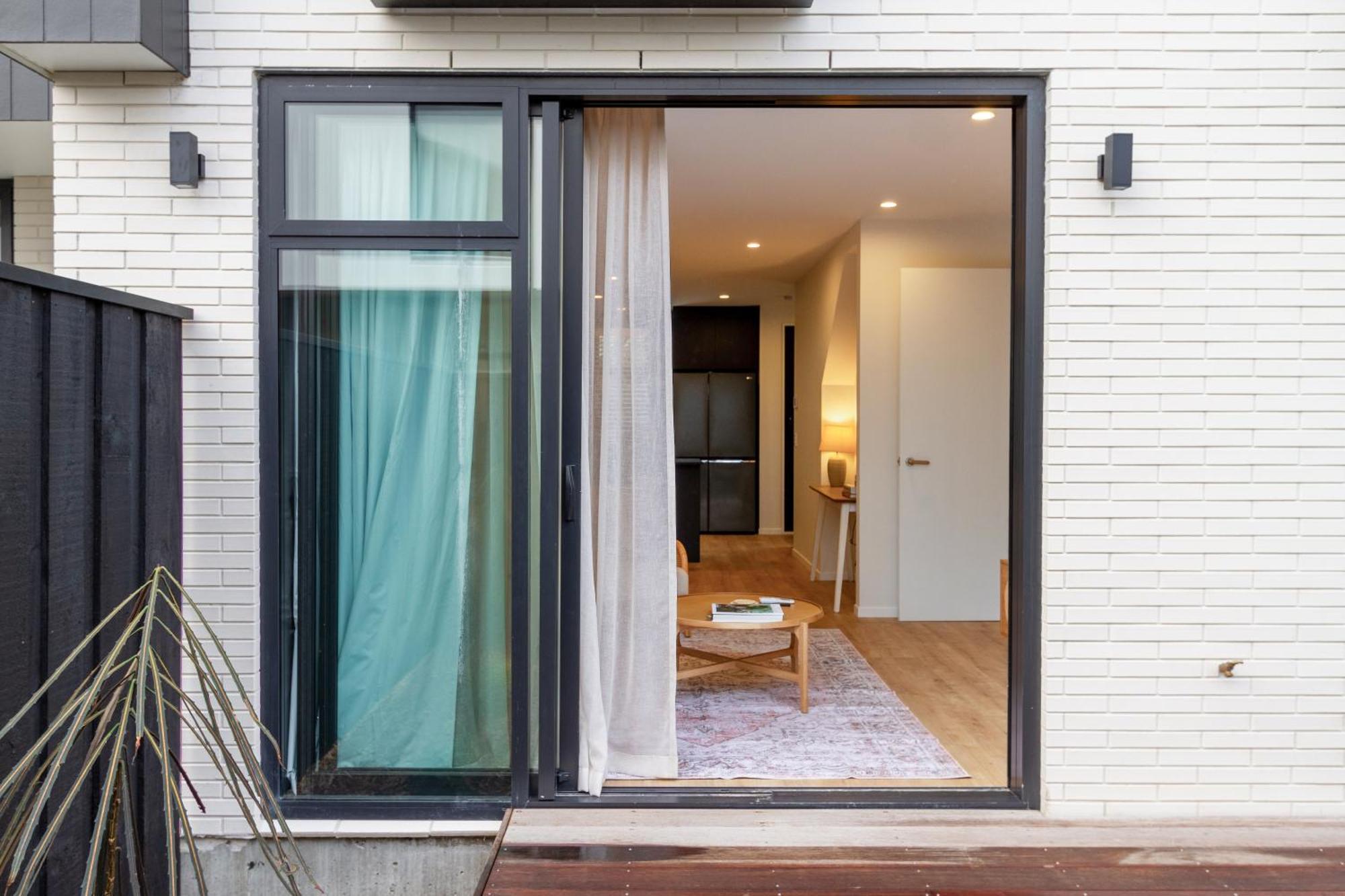 Stylish 3 Bedroom Home In Prime City With Garage Christchurch Exteriér fotografie